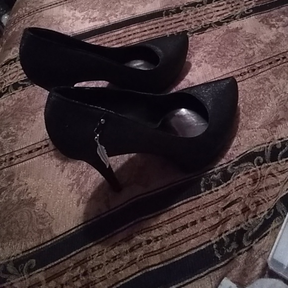 Shoes - Picture 5 of 7